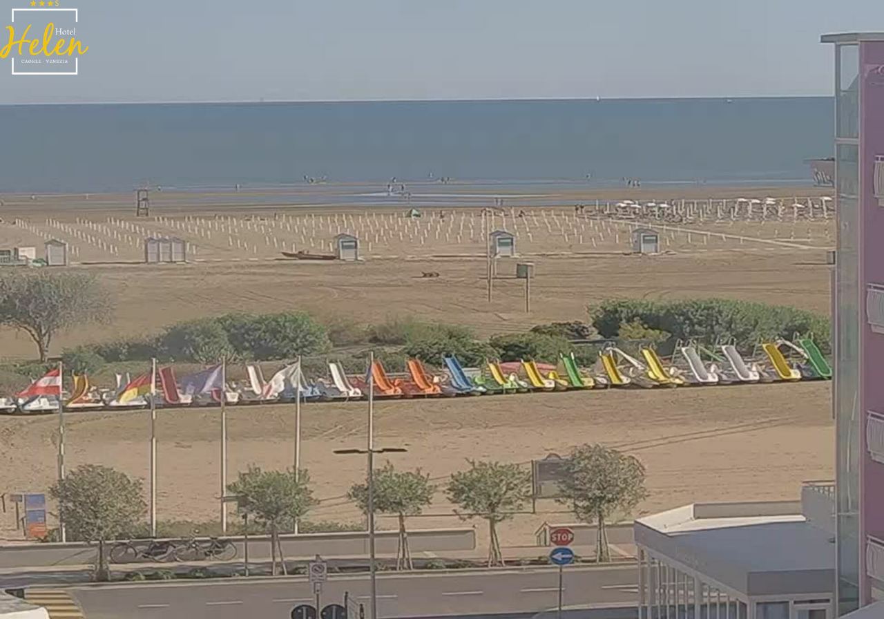 Hotel Helen a Caorle in diretta: Spiaggia di Levante, spiaggia di levante