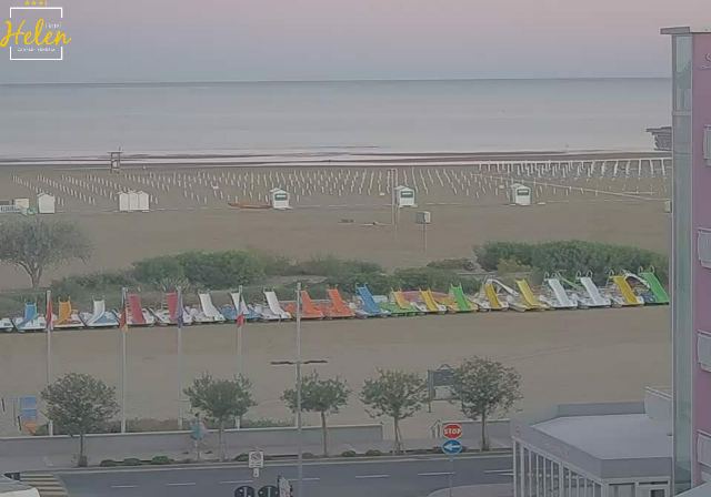 Hotel Helen a Caorle in diretta: Spiaggia di Levante, spiaggia di levante